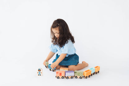 Wooden Train Montessori Play Set, 9-Piece Magnetic Trains